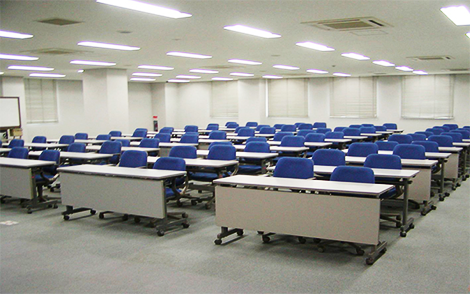 スクール型80人定員